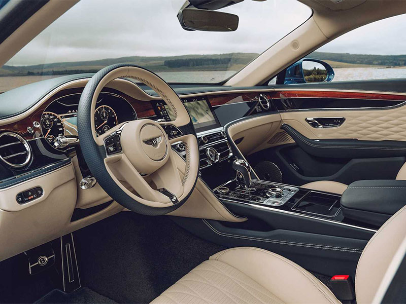 بالصور... بنتلي تكشف رسميا عن النسخة الأولى من طراز Flying Spur